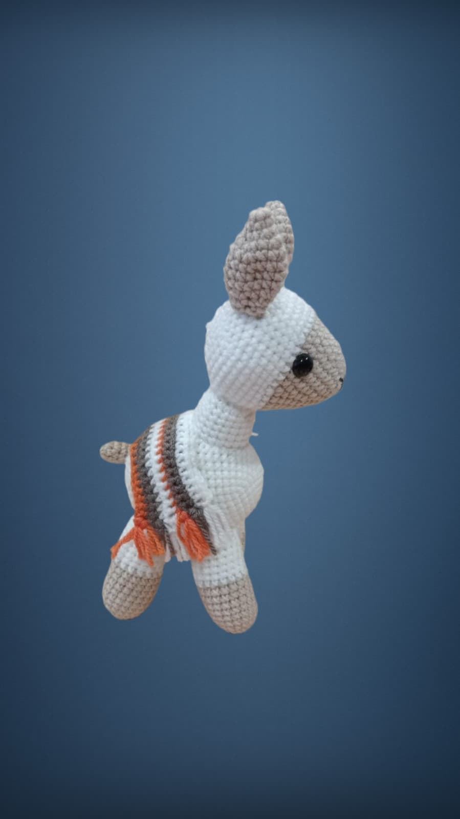 Peluche llama hecha a mano a ganchillo (amigurumi). - Imagen 1