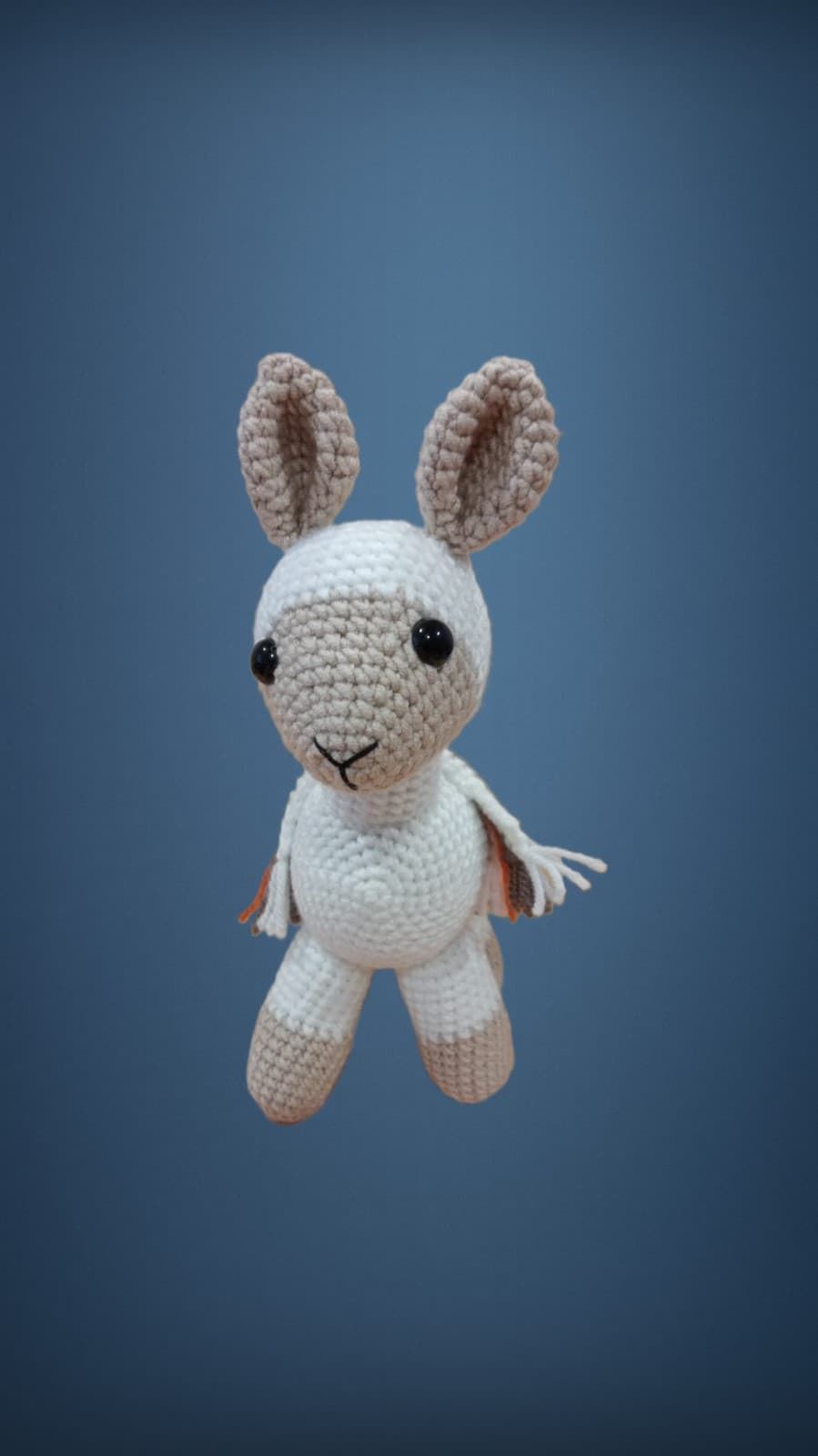 Peluche llama hecha a mano a ganchillo (amigurumi). - Imagen 2