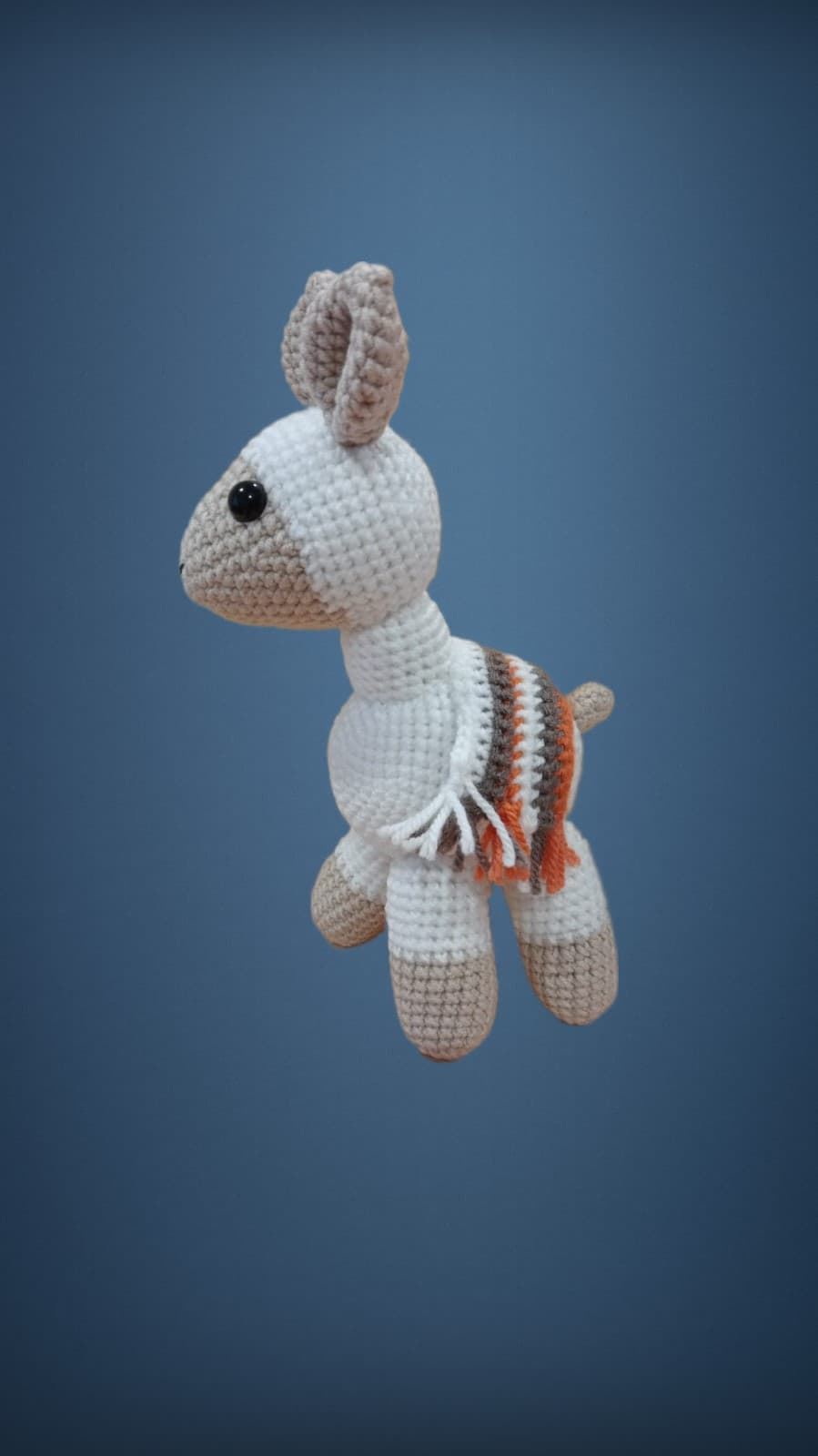 Peluche llama hecha a mano a ganchillo (amigurumi). - Imagen 3