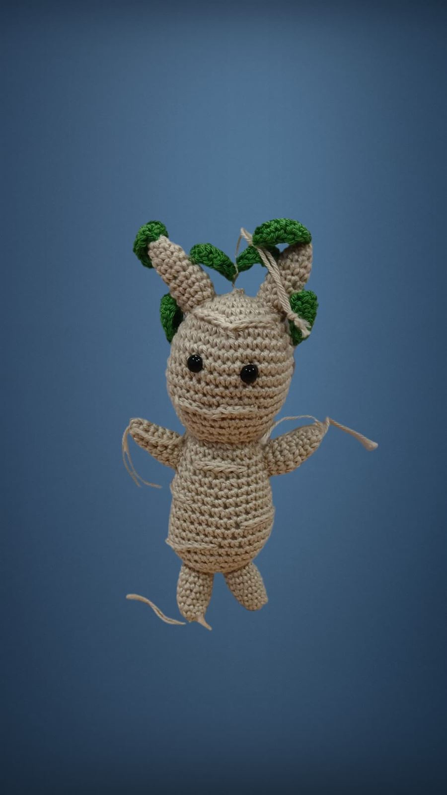 Peluche mandrágora hecha a mano a ganchillo (amigurumi). - Imagen 1