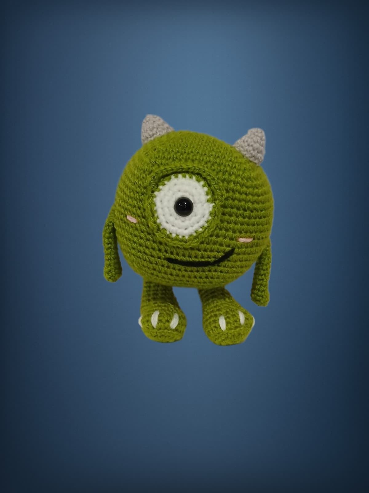 Peluche mike wazowski hecho a mano a ganchillo (amigurumi). - Imagen 1