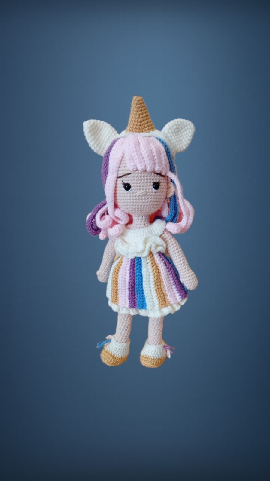 Peluche muñeca unicornio hecho a mano a ganchillo (amigurumi). - Imagen 3