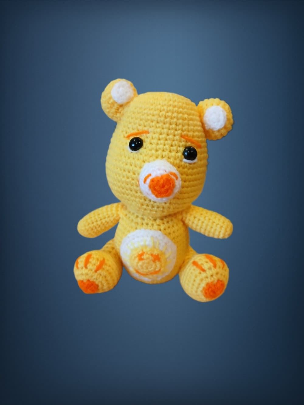 Peluche oso amoroso amarillo hecho a mano a ganchillo (amigurumi). - Imagen 1