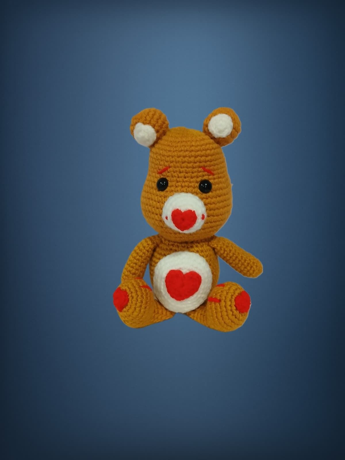 Peluche oso amoroso corazón hecho a mano a ganchillo (amigurumi). - Imagen 1