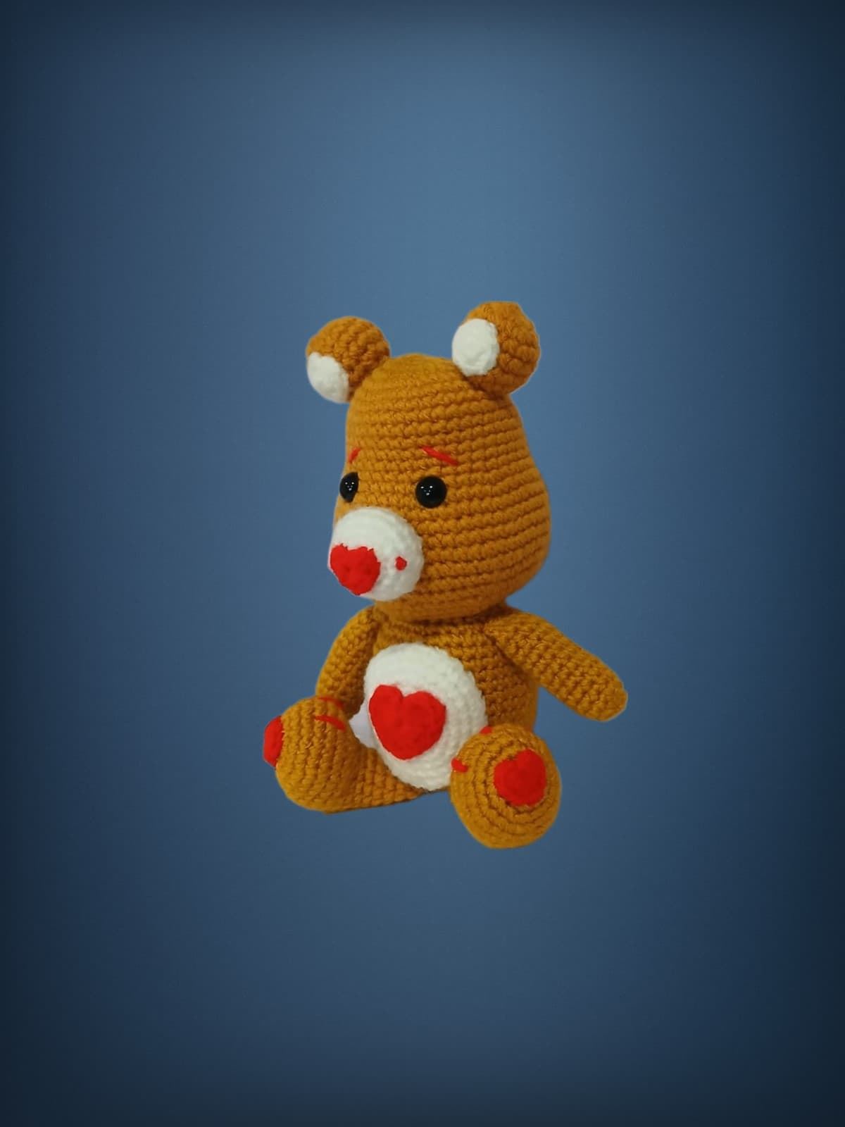 Peluche oso amoroso corazón hecho a mano a ganchillo (amigurumi). - Imagen 2