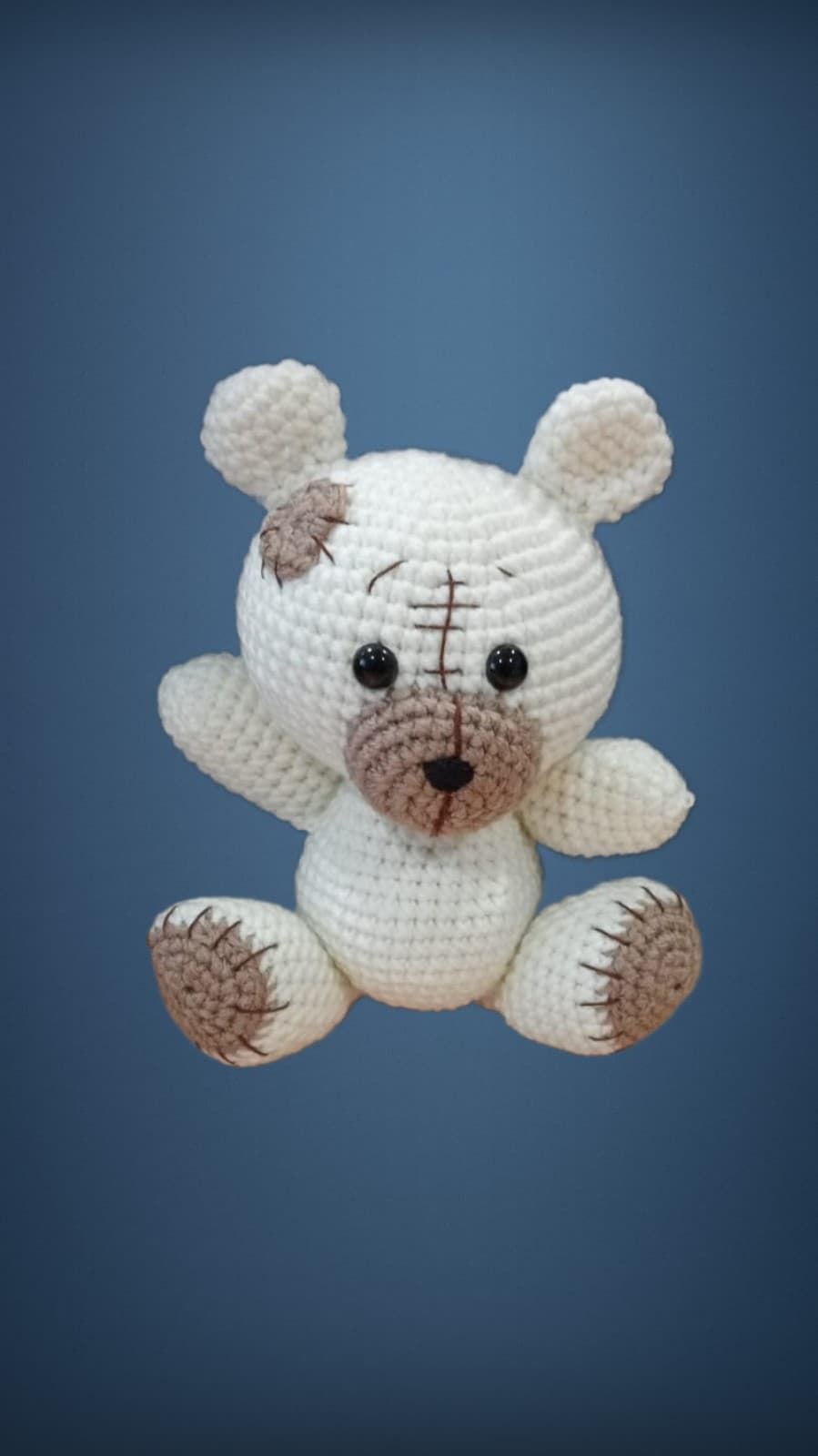 Peluche oso beige hecho a mano a ganchillo (amigurumi). - Imagen 1