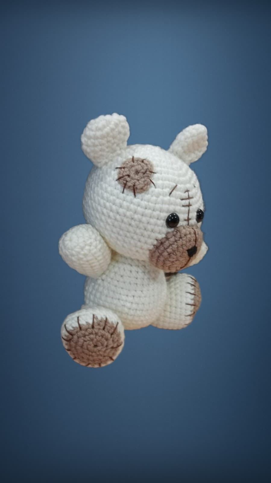 Peluche oso beige hecho a mano a ganchillo (amigurumi). - Imagen 2