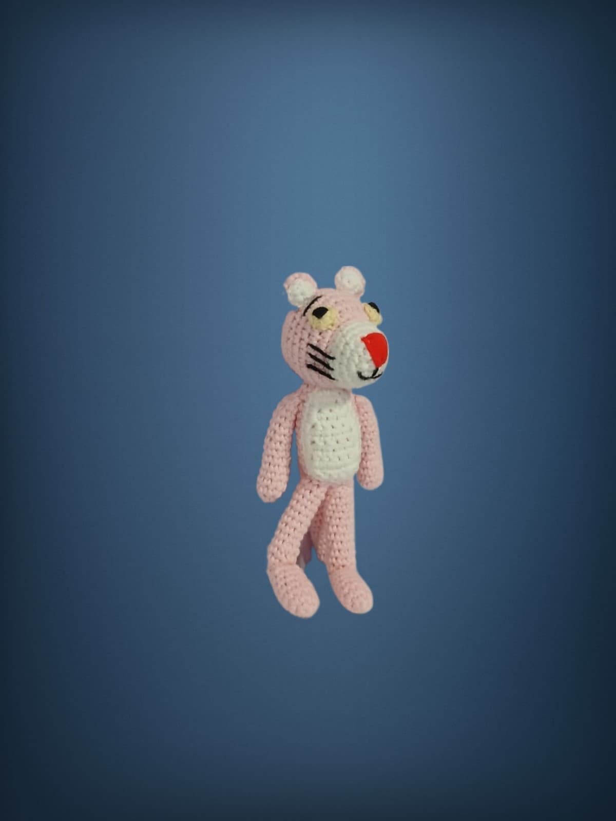 Peluche pantera rosa hecho a mano a ganchillo (amigurumi). - Imagen 2