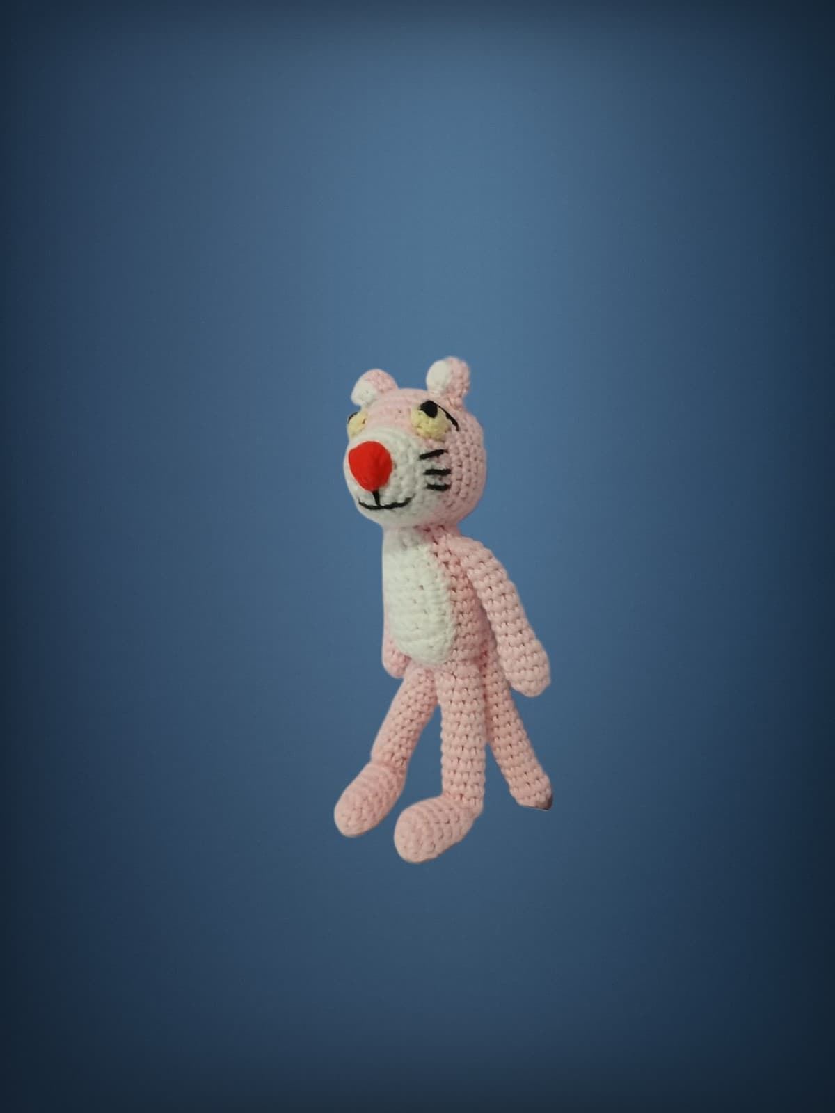 Peluche pantera rosa hecho a mano a ganchillo (amigurumi). - Imagen 3