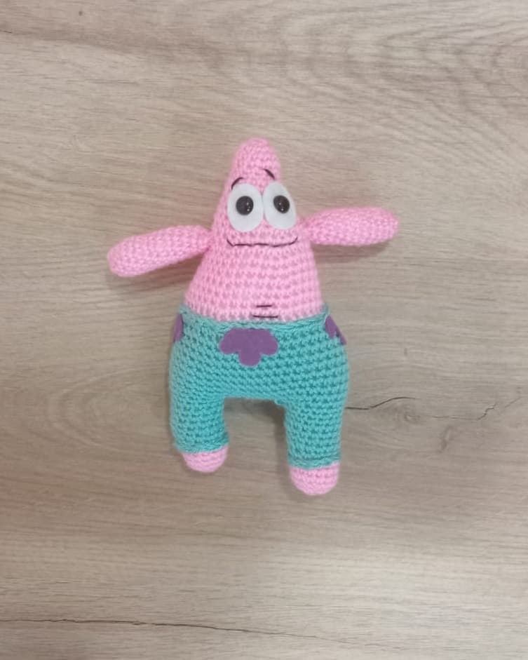 Peluche patricio bob esponja hecho a mano a ganchillo (amigurumi). - Imagen 1