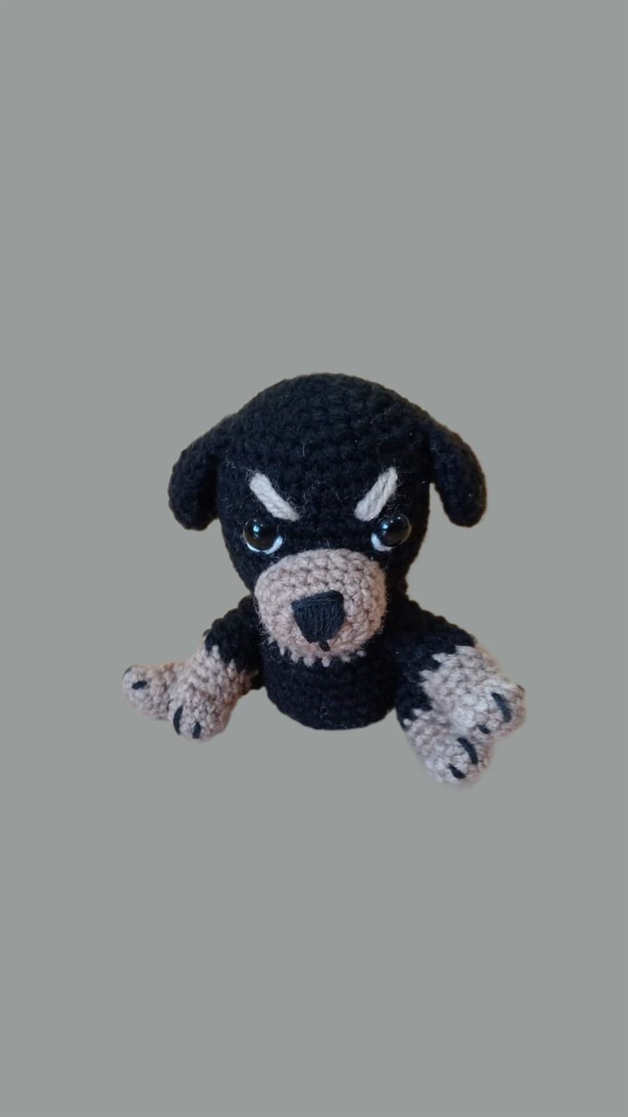 Peluche perro rotwailer hecha a mano a ganchillo (amigurumi). - Imagen 1