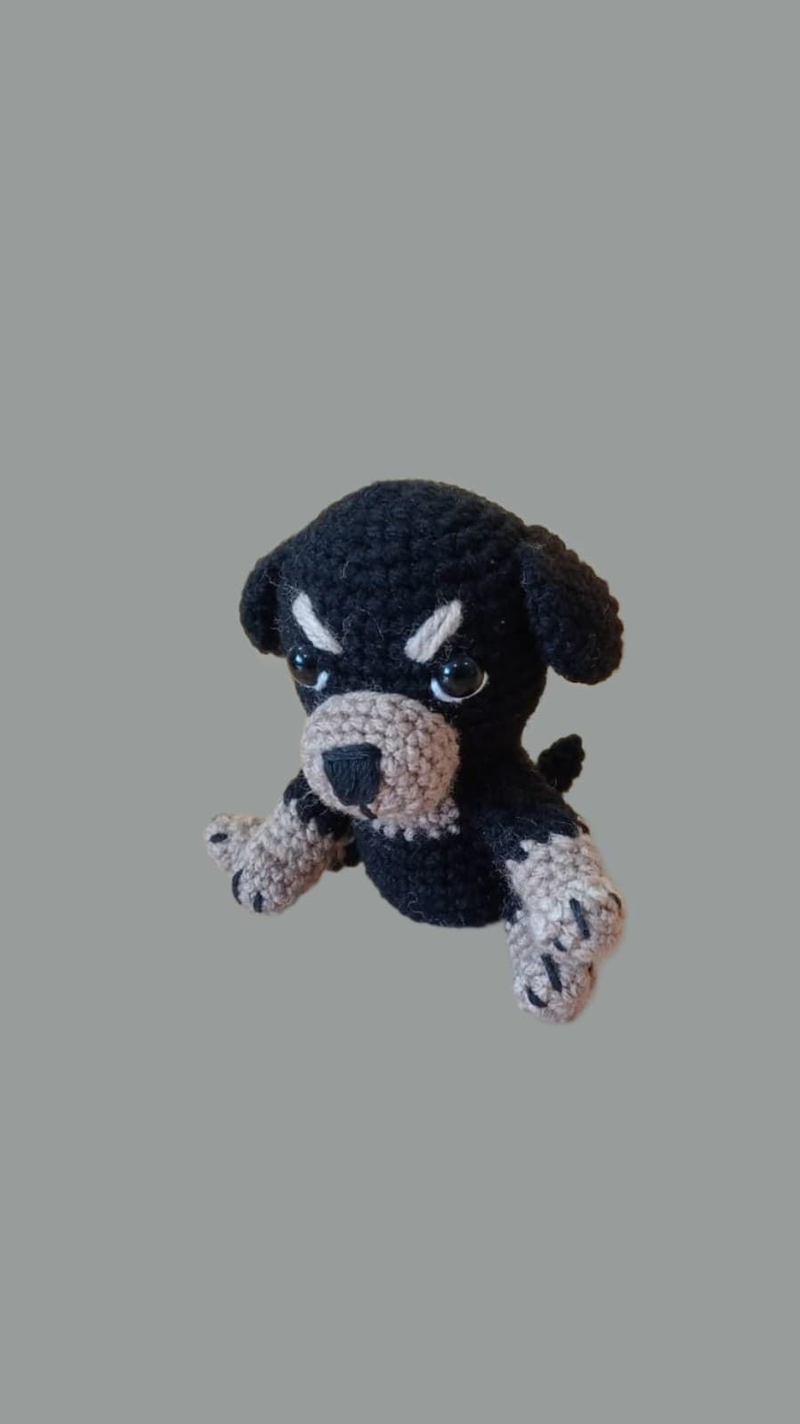 Peluche perro rotwailer hecha a mano a ganchillo (amigurumi). - Imagen 3