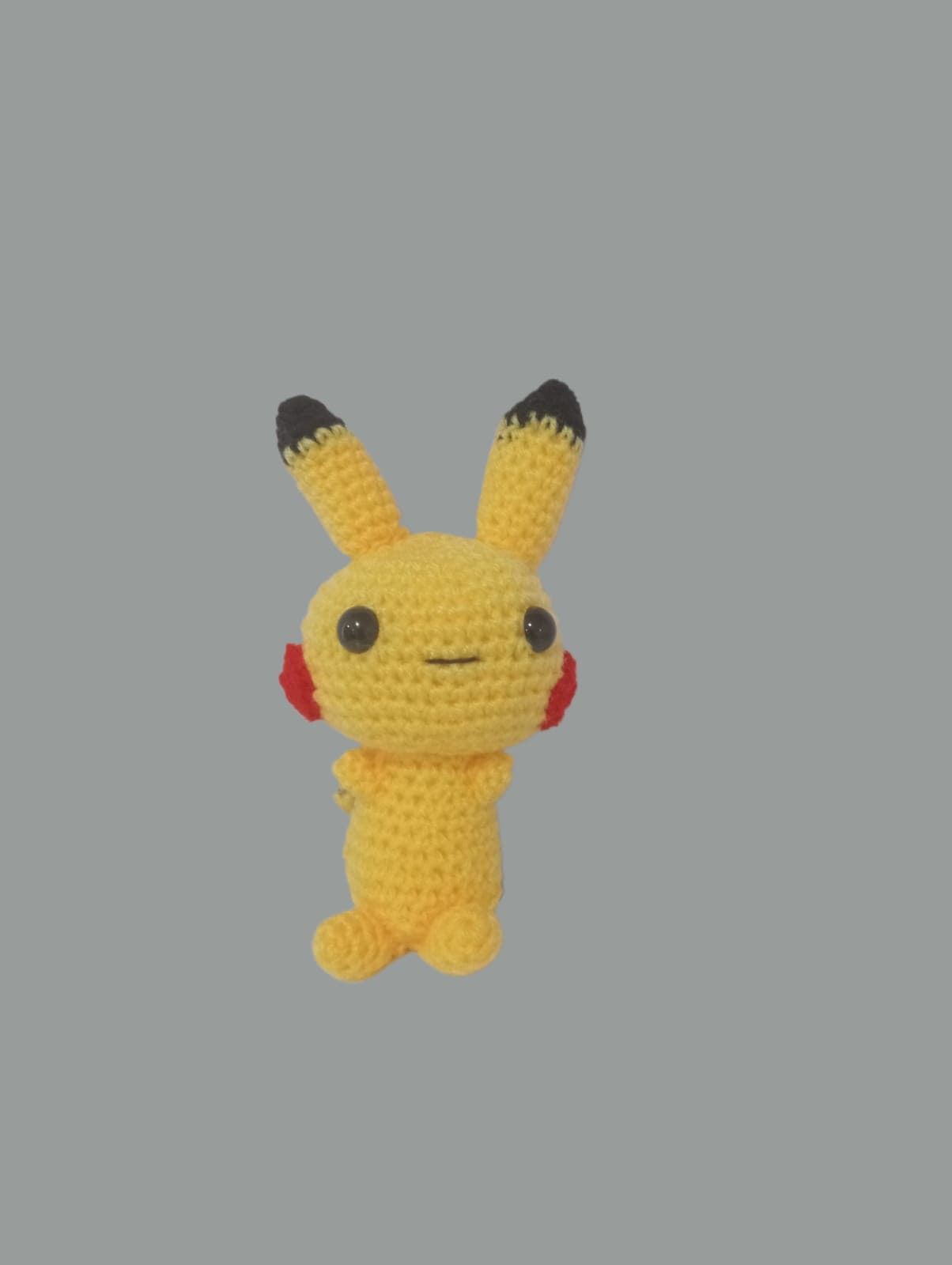 Peluche pikachu hecho a mano a ganchillo (amigurumi). - Imagen 1