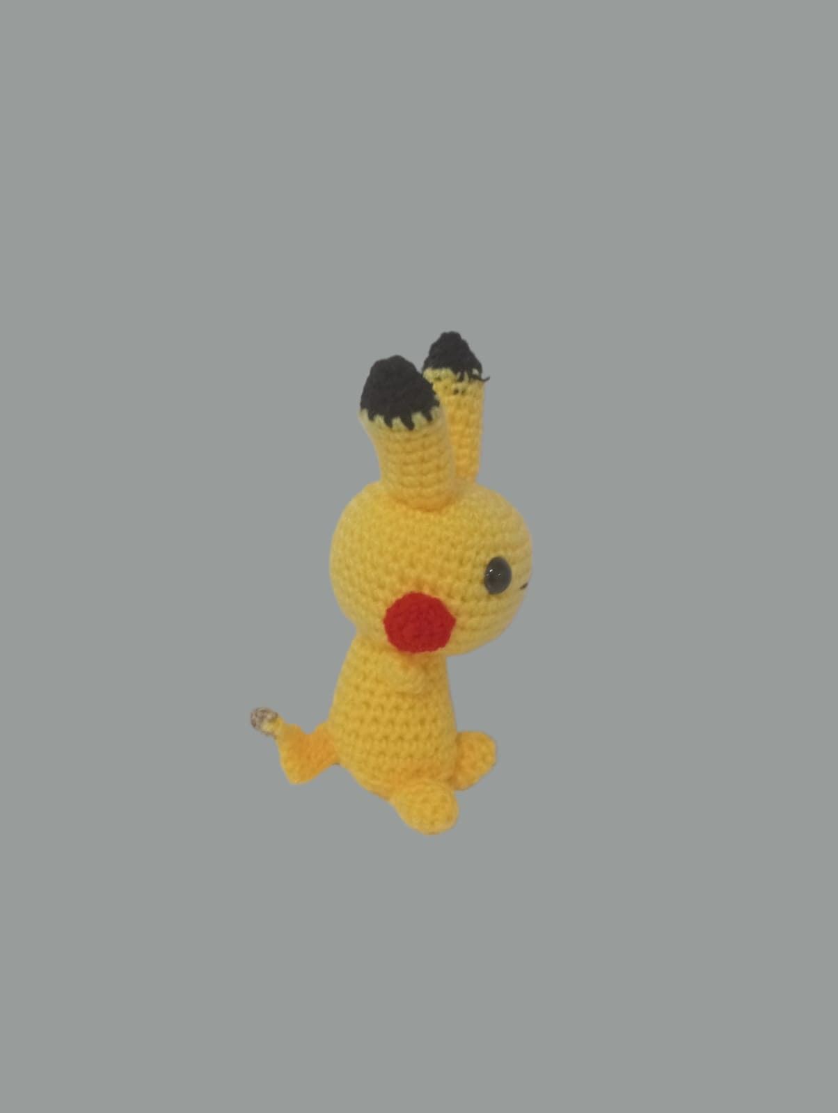 Peluche pikachu hecho a mano a ganchillo (amigurumi). - Imagen 2