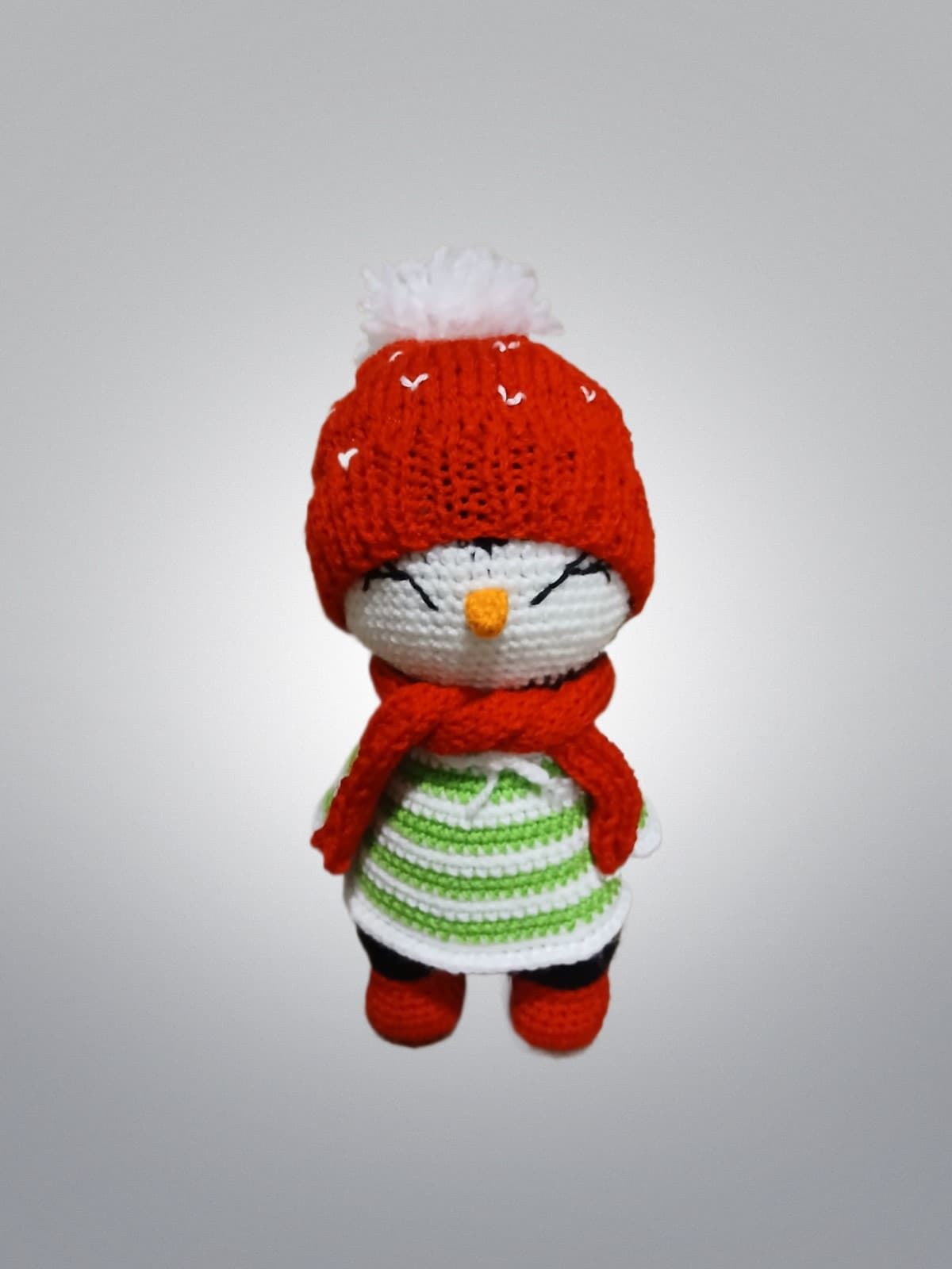 Peluche pingüino navideño-navidad hecho a mano a ganchillo (amigurumi). - Imagen 1