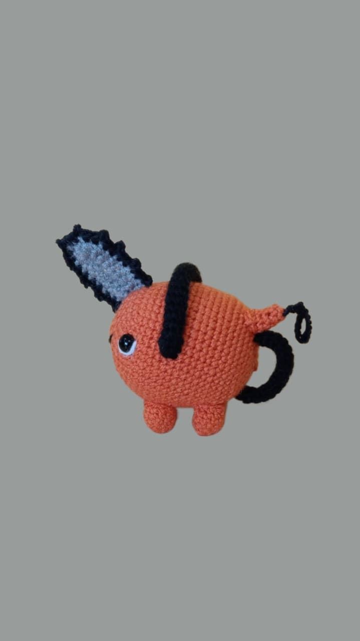 Peluche pochita hecha a mano a ganchillo (amigurumi). - Imagen 1