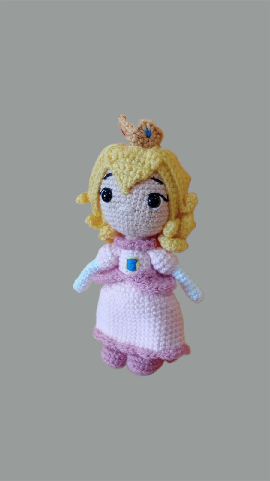 Peluche princesa peach mario bross hecha a mano a ganchillo (amigurumi). - Imagen 3