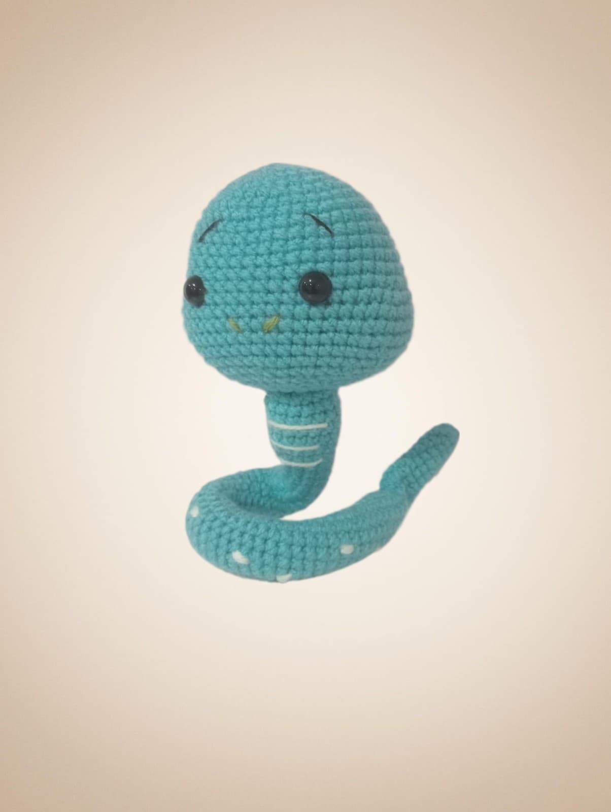 Peluche serpiente hecho a mano a ganchillo (amigurumi). - Imagen 2