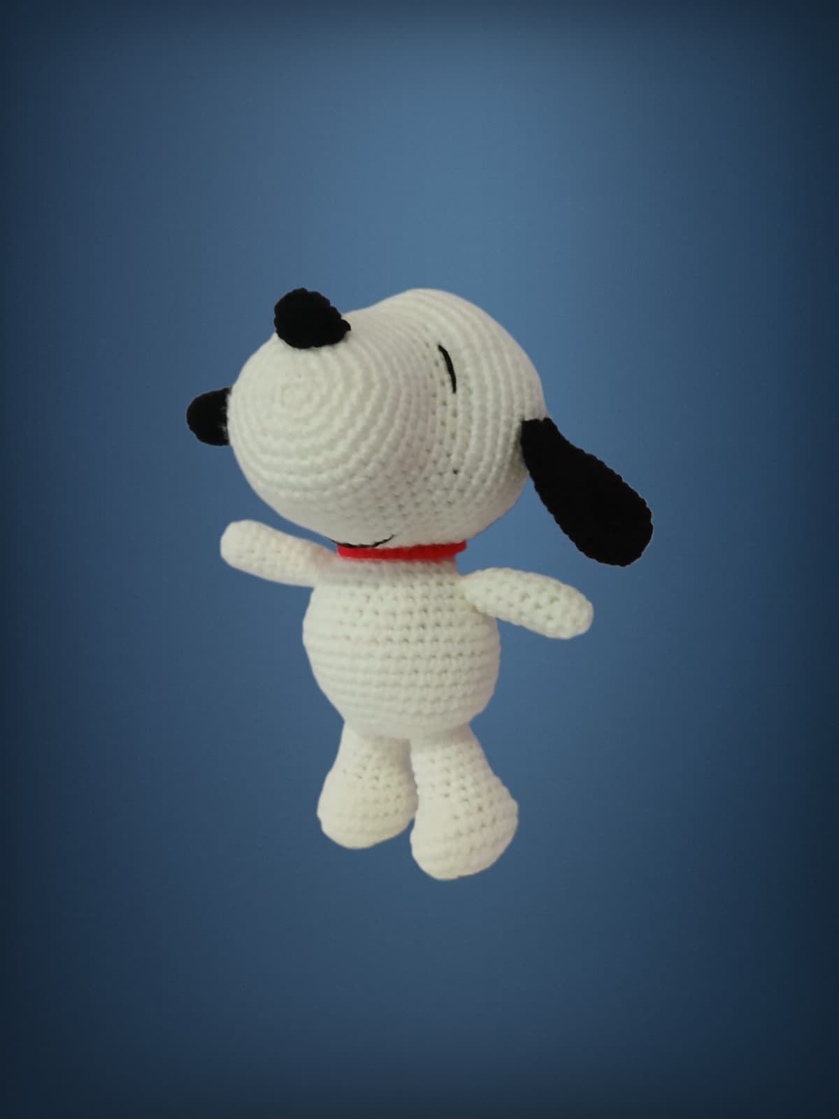 Peluche snoopy hecho a mano a ganchillo (amigurumi). - Imagen 2