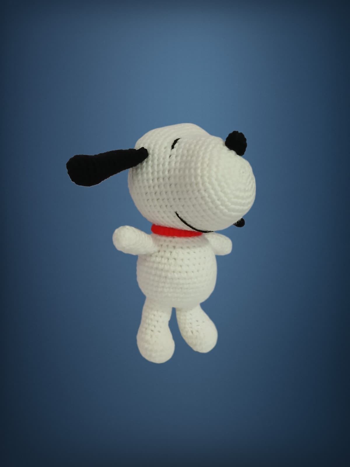 Peluche snoopy hecho a mano a ganchillo (amigurumi). - Imagen 3