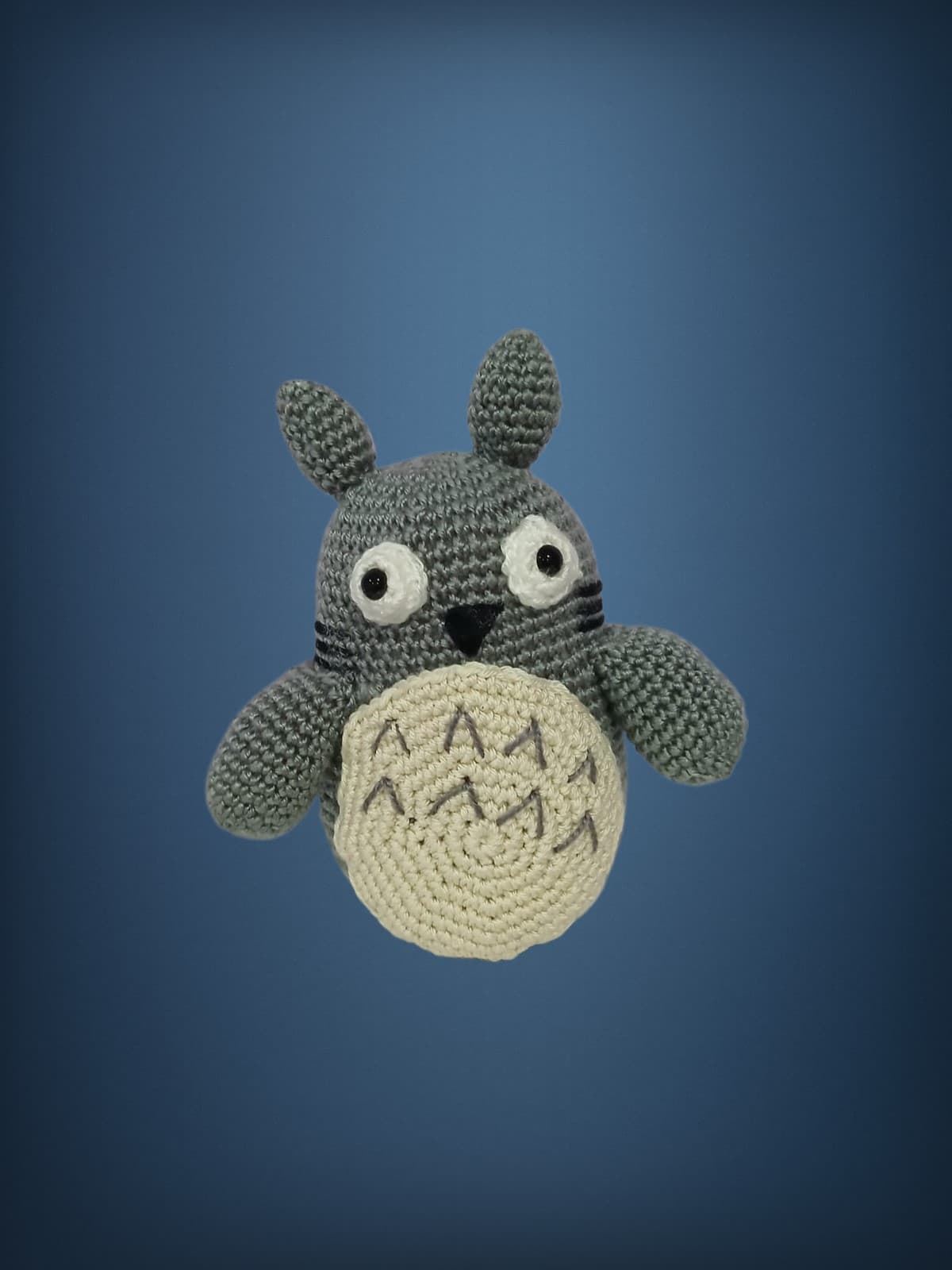 Peluche totoro hecho a mano a ganchillo (amigurumi). - Imagen 1