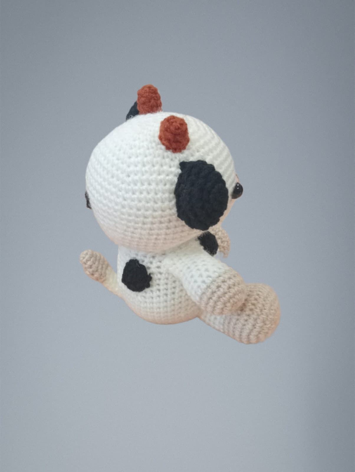 Peluche vaca hecha a mano a ganchillo (amigurumi). - Imagen 2