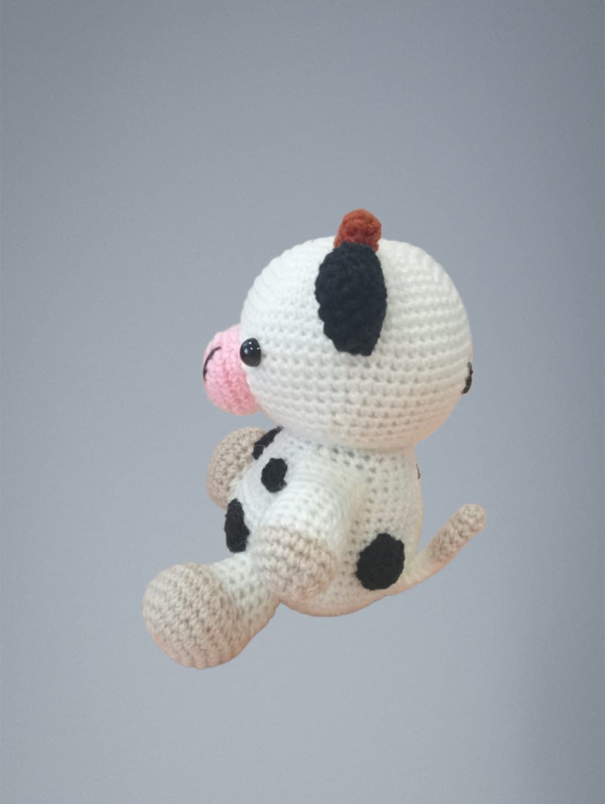 Peluche vaca hecha a mano a ganchillo (amigurumi). - Imagen 3