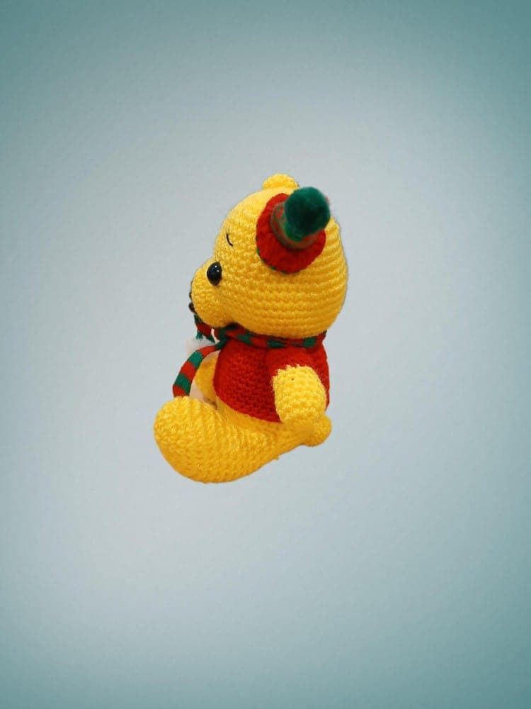 Peluche winnie pooh navideño-navidad hecho a mano a ganchillo (amigurumi). - Imagen 2