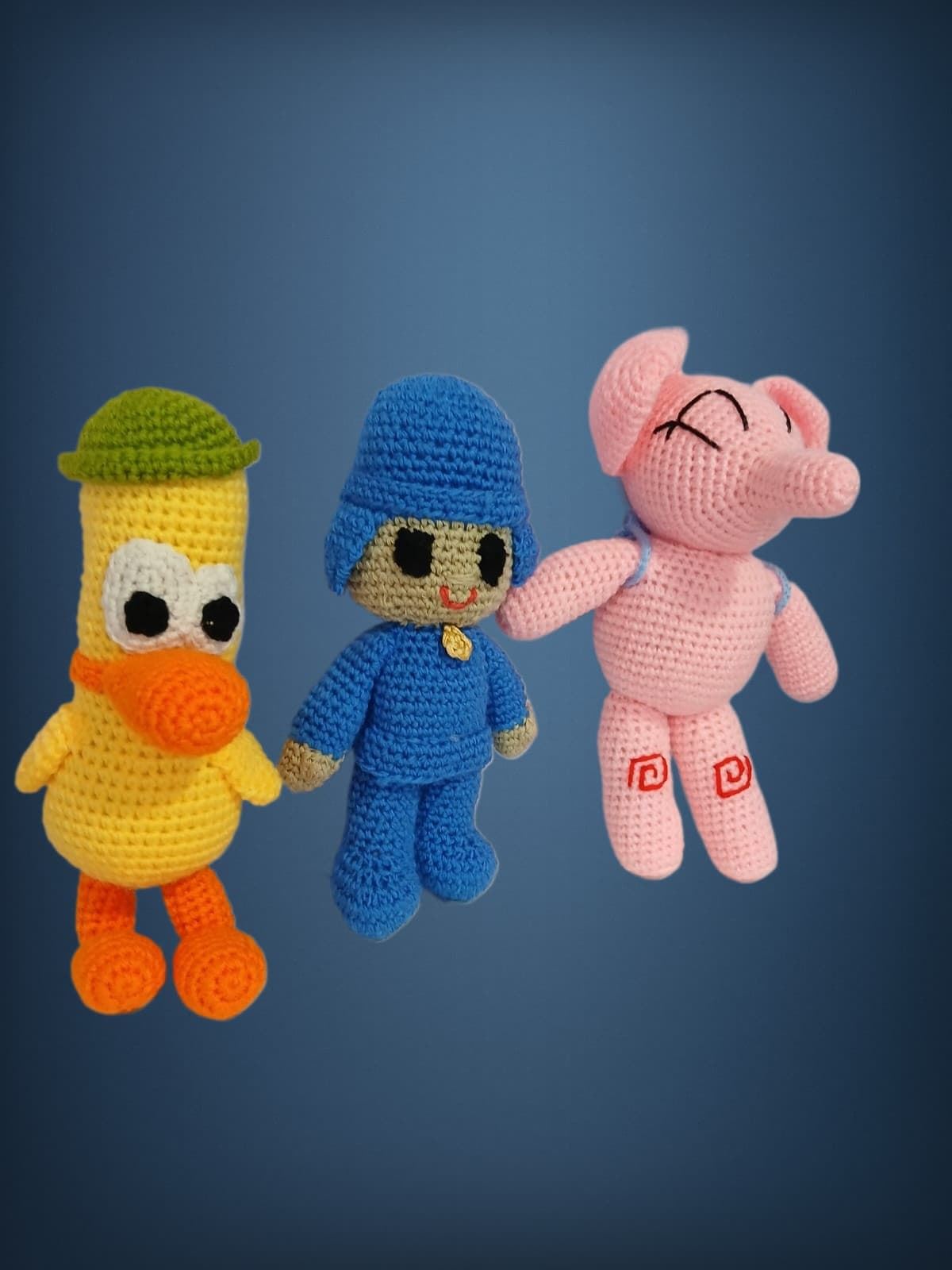 Peluches pato, elly y pocoyo hecho a mano a ganchillo (amigurumi). - Imagen 1