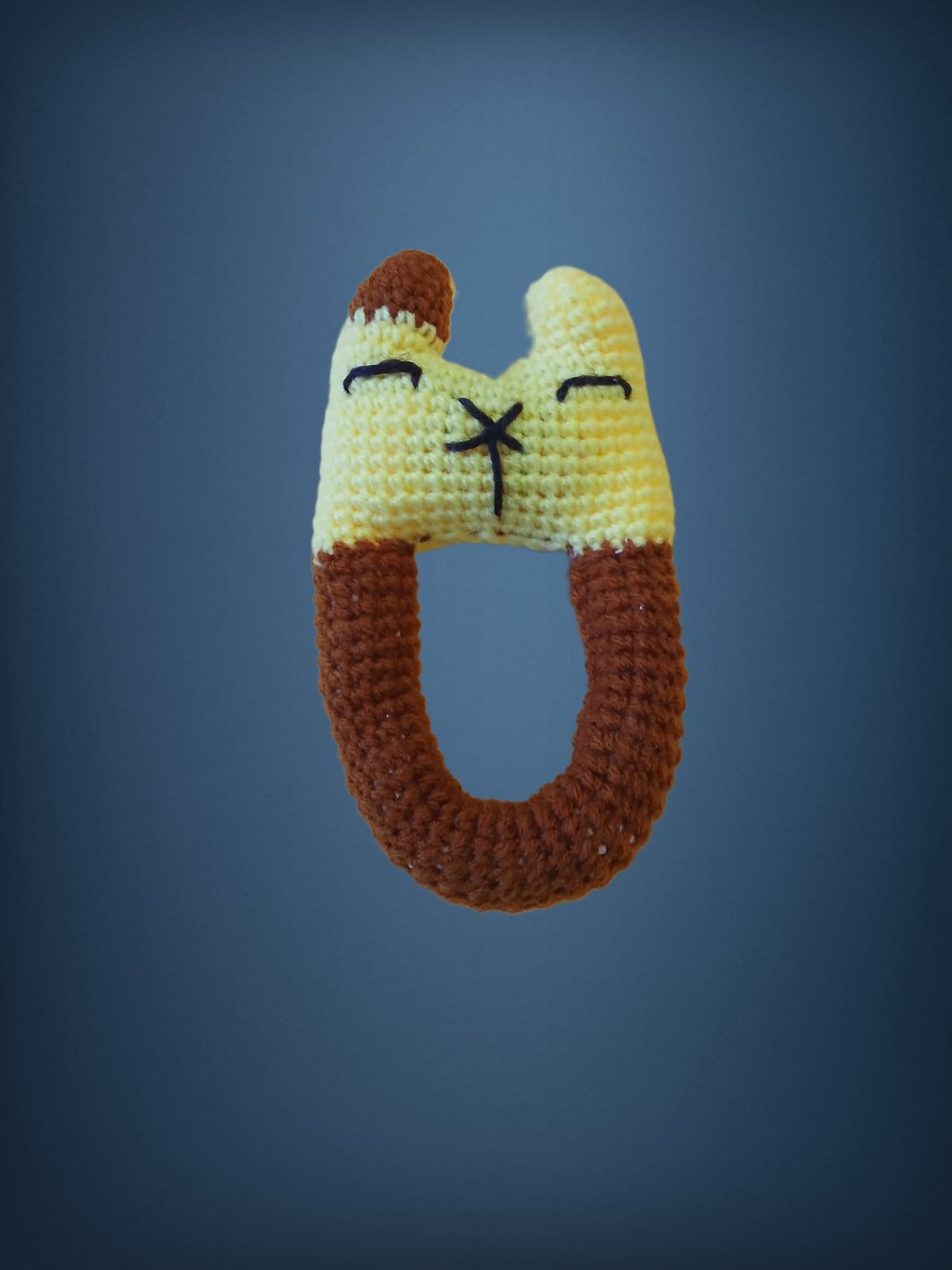 Sonajero gato amarillo hecho a mano a ganchillo (amigurumi) - Imagen 1